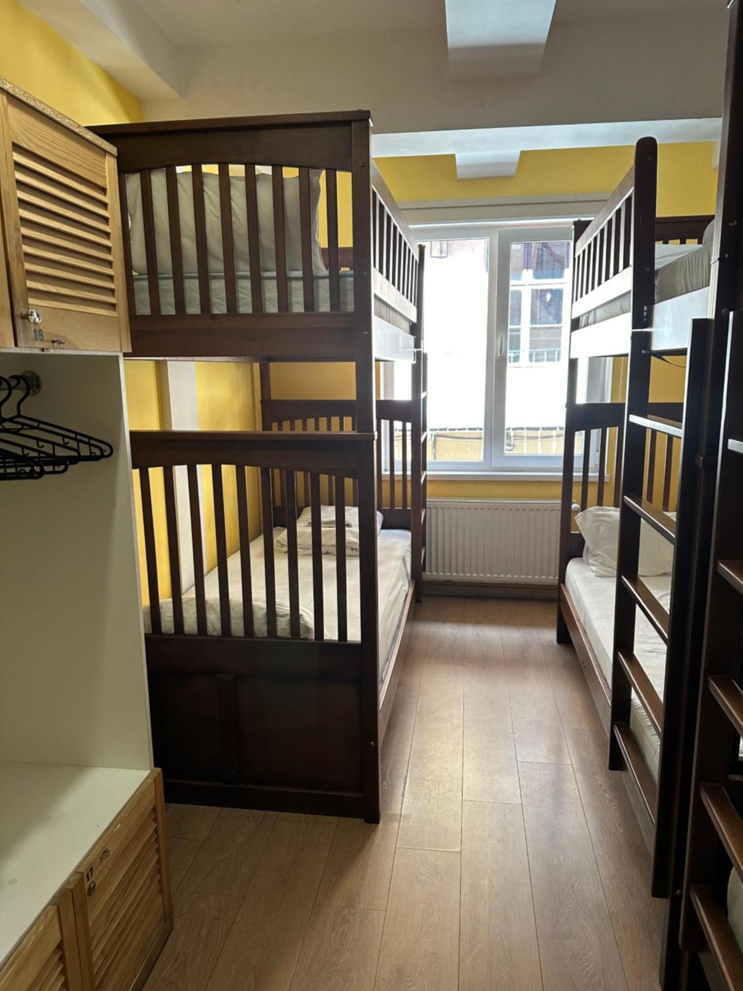 Gar'Is Hostel Лвив Екстериор снимка