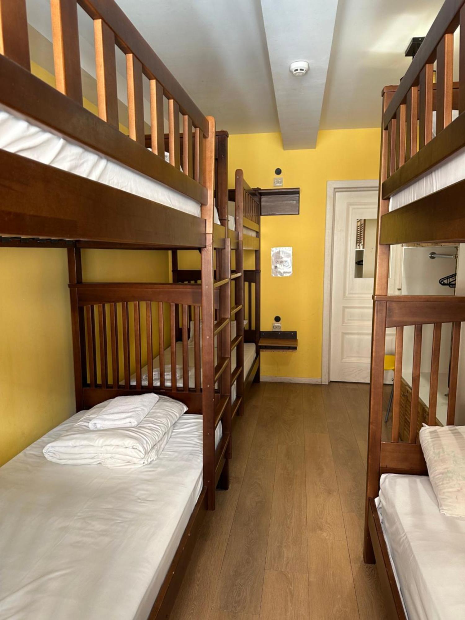 Gar'Is Hostel Лвив Екстериор снимка